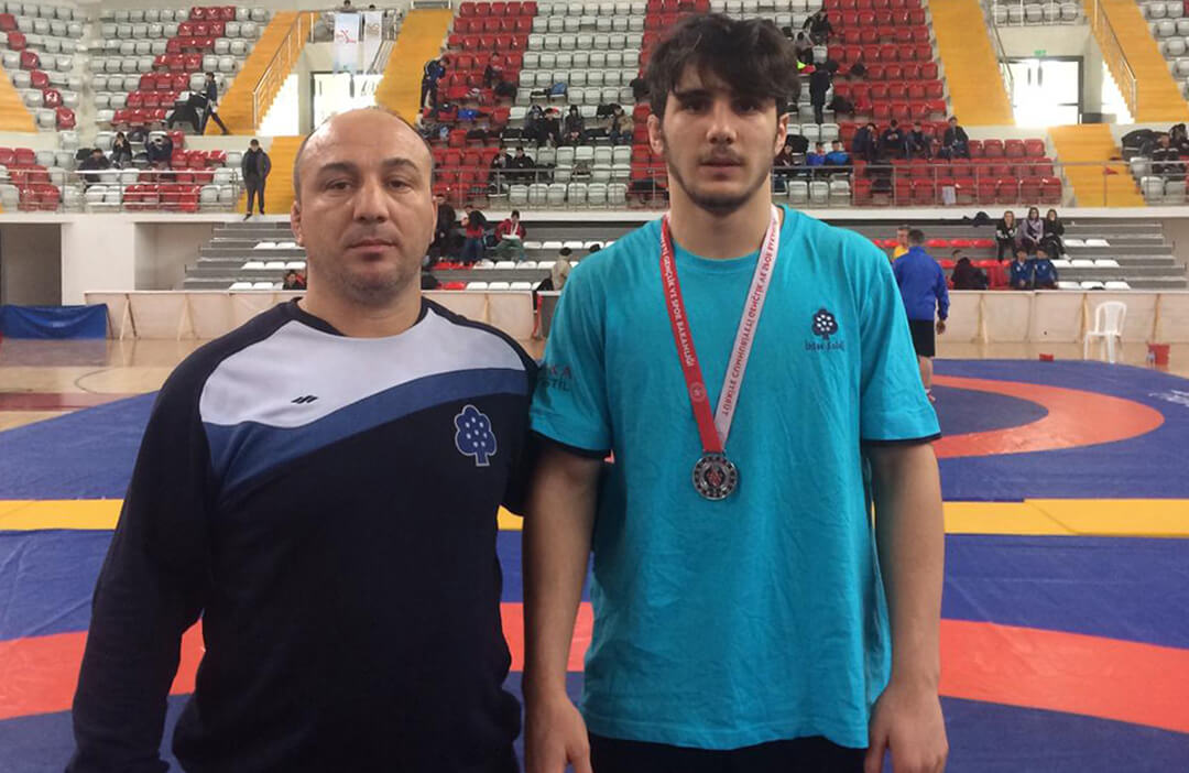 Okullar Arası Gençler Türkiye Güreş Şampiyonası'nda Türkiye İkinciliği