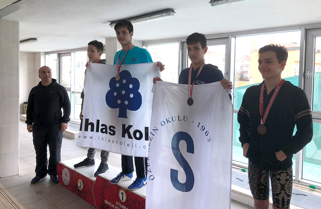 Okullar Arası İstanbul Yüzme Şampiyonası'nda 3 Şampiyonluk