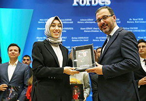 İhlas Koleji mezunları İstanbul Milletvekili Rümeysa Kadak ve milli okçu Mete Gazoz Forbes Türkiye Dergisi’nin ülkemizde ilk kez hazırladığı “30 ALTI 30 Türkiye” listesinde yer alarak ödüle layık görüldüler. 