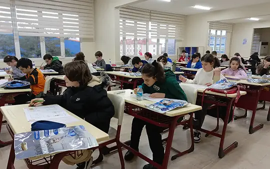 İhlas Koleji Bursluluk Sınavı Yoğun Katılımla Gerçekleşti