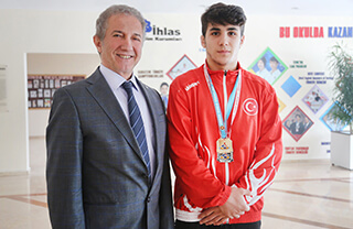 Öğrencimiz Furkan Taş Uluslararası Zafer Kupası'nda Altın Madalya Kazandı