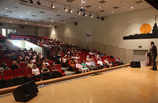 İhlas Eğitim Kurumları tarafından düzenlenen İhlas Mesleki Gelişim Programı (İMGEP) ikinci gün yapılan seminerlerle devam etti. 