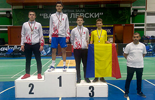 Bulgaristan’ın Pazardzhik şehrinde düzenlenen 17  Yaş Badminton Balkan Şampiyonası’nda Özel Bahçelievler İhlas Anadolu Lisesi öğrencisi Yunus Emre Karakaş çift erkeklerde şampiyon olurken tek erkeklerde de Balkan üçüncüsü oldu.