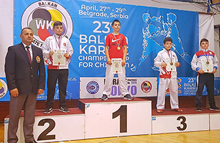 Sırbistan'ın başkenti Belgrad'da düzenlenen 23. Çocuklar Balkan Karate Şampiyonası'nda İhlas Koleji Karate Spor Kulübü sporcusu Emin Can İstanbullu kategorisinde Balkan üçüncüsü oldu.