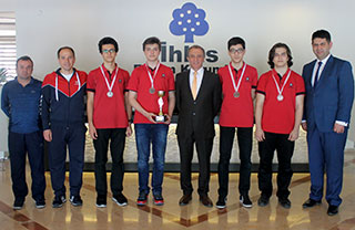Satranç Takımımız Gençler Kategorisinde ilk dörde girerek Türkiye Şampiyonası’na katılma hakkını elde etti.