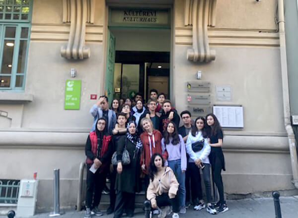 Özel Marmara Evleri İhlas Anadolu Lisesi öğrencileri Almanca dilini kültürel olarak tanımak amacıyla İstanbul'da bulunan Goethe Enstitüsü'nün hazırlamış olduğu etkinliğe katıldılar.