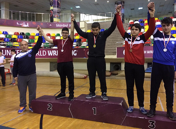 İstanbul'da düzenlenen Okullar Arası Güreş Şampiyonası'nda Özel Marmara Evleri İhlas Ortaokulu öğrencisi Muhammed Emin Çelik İstanbul ikincisi oldu.