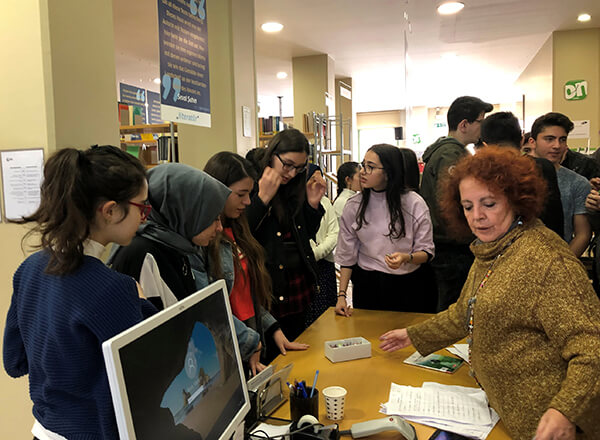 Özel Bahçelievler İhlas Fen Lisesi öğrencileri yabancı dil kültürünü daha yakından tanımak için Goethe Enstitüsü'nü ziyaret ettiler.