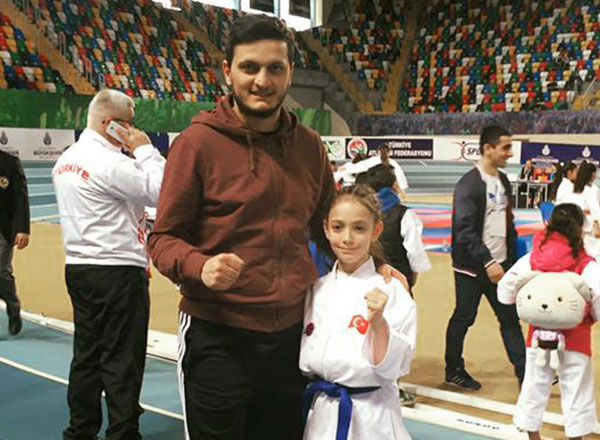 İstanbul'da düzenlenen 30. Uluslararası Boğaziçi Karate Turnuvası'nda İhlas Koleji Karate Spor Kulübü sporcusu Elif Şişmanoğlu ikinci oldu.