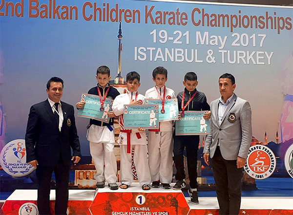 Bu yıl İstanbul'un ev sahipliğini yaptığı 22. Çocuklar Balkan Karate Şampiyonası'nda İhlas Koleji öğrencisi Emin Can İstanbullu Balkan üçüncüsü oldu.