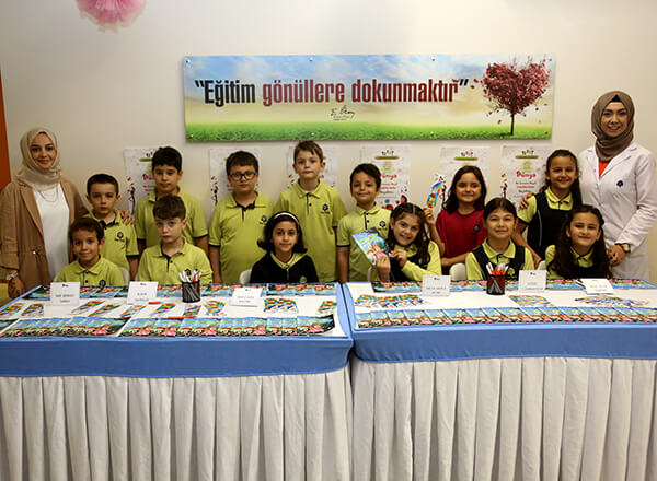 Özel Mehmet Yoluç İhlas İlkokulu ve Ortaokulu öğrencileri kendi yazdıkları masallardan oluşan masal kitabını tanıttılar.
